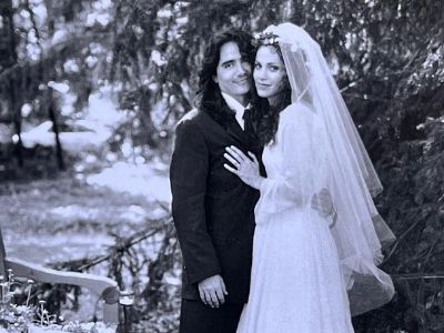 Amy Brenneman is in her wedding gown and Brad Silberling is wearing a black suit.